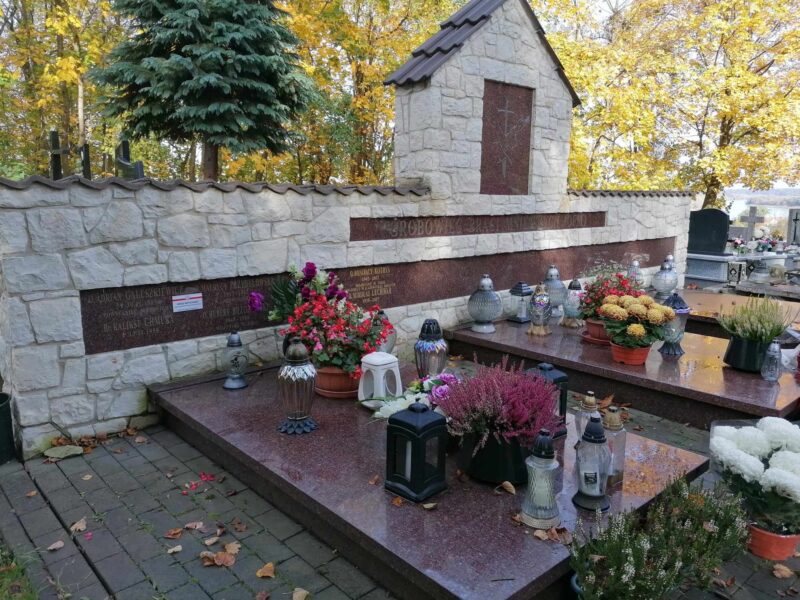 Cmentarz św. Jana w Kazimierzu. Kwatera ojców franciszkanów. Grób ojca Adriana Gałuszkiewicza